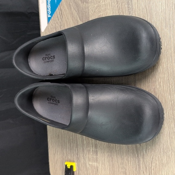 Crocs Slip Resistant Non-Marking Womens 8. EUC - Picture 1 of 8